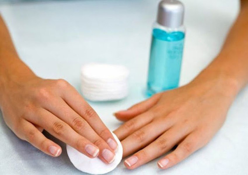Cách rửa sạch móng tay sau khi tẩy sơn