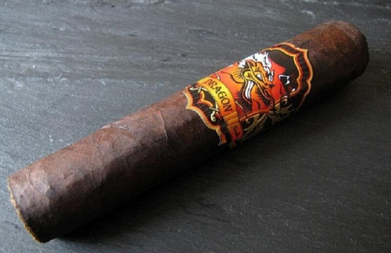 Tinh hoa nghệ thuật tập trung vào trong điếu xì gà Gurkha Black Dragon