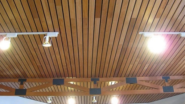Alumin giả gỗ làm ốp tường - trần nhà