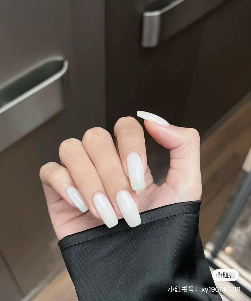 những mẫu nail màu trắng đẹp