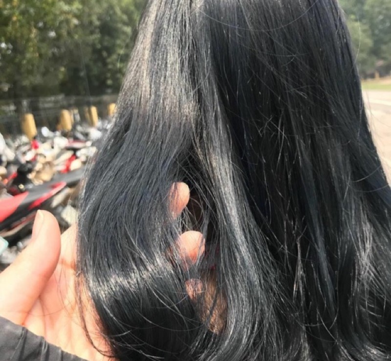 Mái tóc đen than chì nhẹ nhàng cho các bạn sinh viên