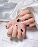 99+ mẫu nail đen trắng cực sáng tạo cho nàng khỏi sợ đụng hàng